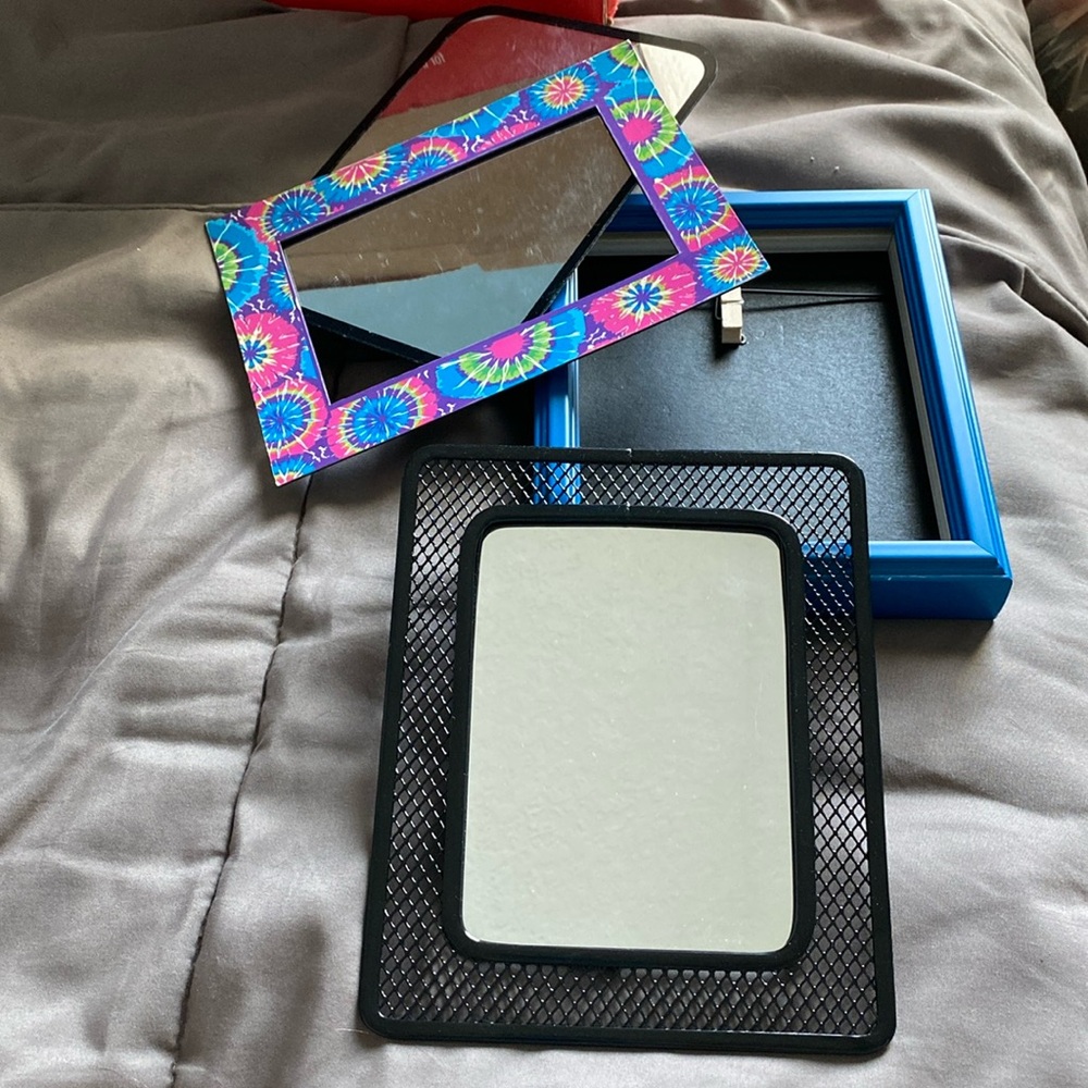 Mirror bundle with small image frame boarder